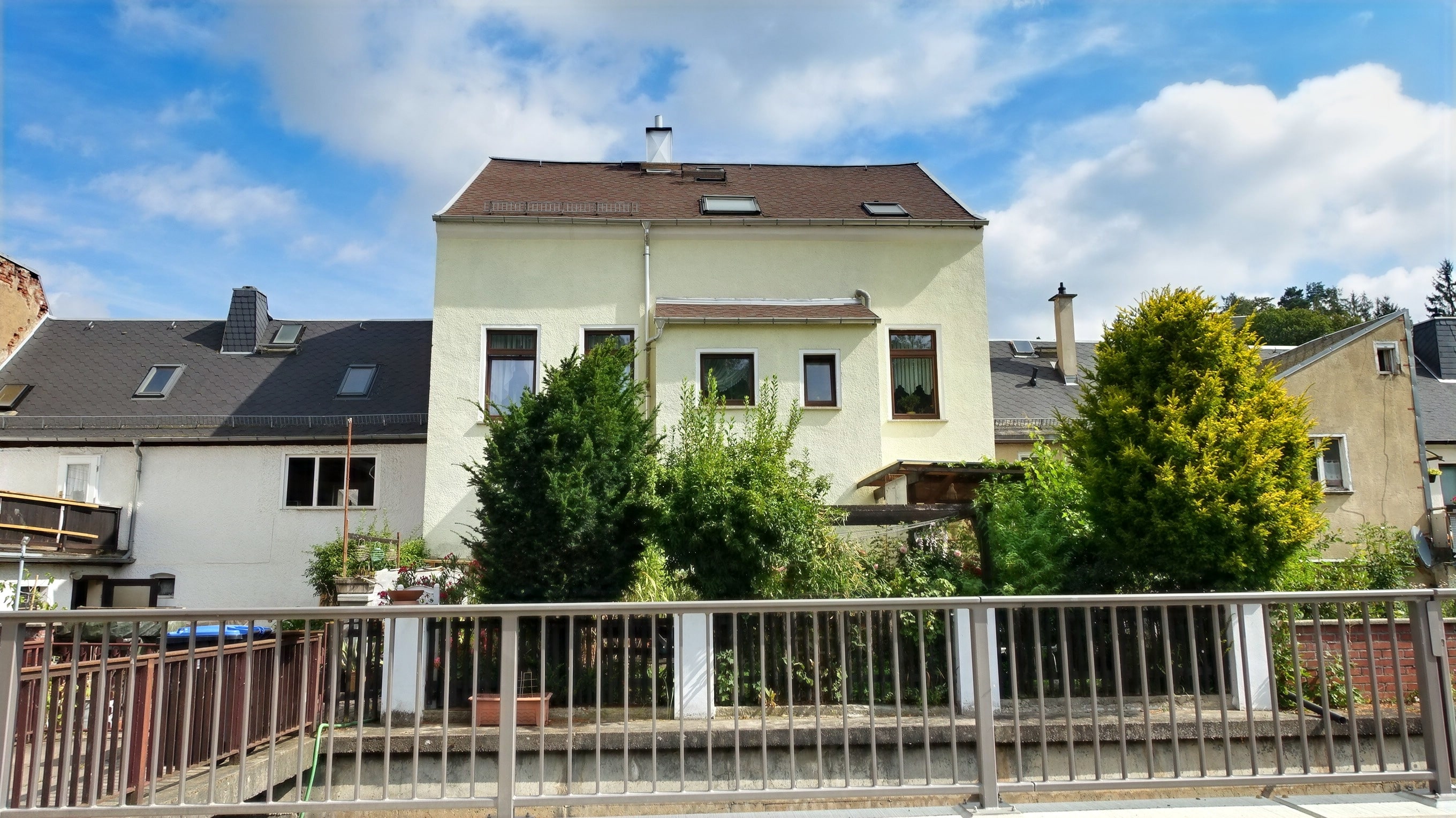 Reihenmittelhaus zum Kauf 99.000 € 5 Zimmer 160 m²<br/>Wohnfläche 180 m²<br/>Grundstück Reichenbach Reichenbach 08468