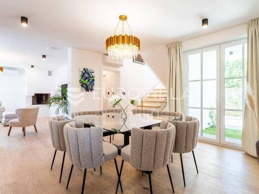 Haus zur Miete 3.000 € 8 Zimmer 433 m² Razanj Rogoznica 22203
