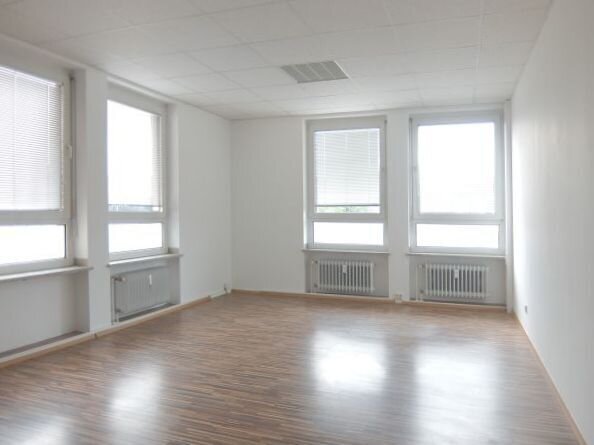 Bürofläche zur Miete 11.609 € 26 Zimmer 893 m²<br/>Bürofläche ab 187 m²<br/>Teilbarkeit Kumpfmühl - Ost Regensburg 93051