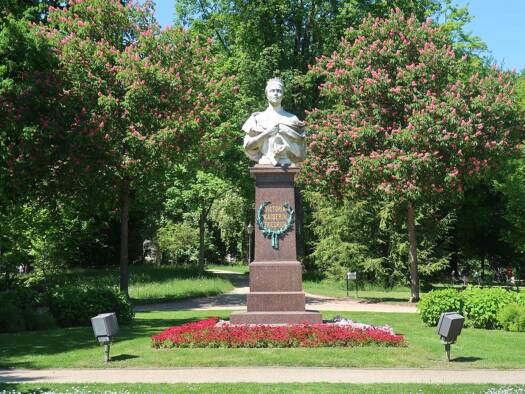 Haus zum Kauf 738.000 € 9 Zimmer 180 m² 230 m² Grundstück Bad Homburg Bad Homburg vor der Höhe 61350