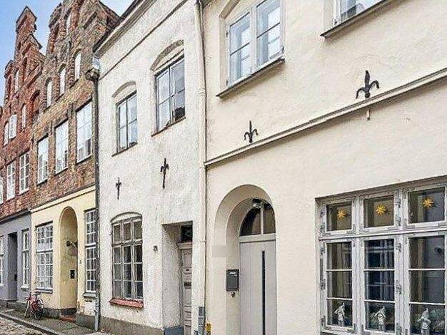 Stadthaus zum Kauf 139.000 € 5 Zimmer 90 m² 62 m² Grundstück Innenstadt Lübeck 23552