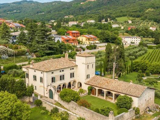 Haus zum Kauf 3.900.000 € 1.310 m² 400 m² Grundstück Caprino Veronese 37013