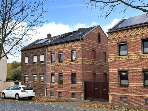 Doppelhaushälfte zum Kauf 129.000 € 4 Zimmer 105,9 m² 741 m² Grundstück frei ab sofort Wittenberger Straße 9 Raguhn Jeßnitz-Raguhn/ Raguhn 06779