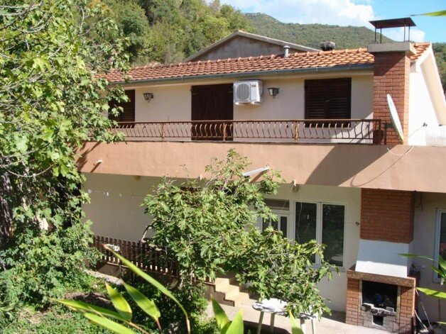 Einfamilienhaus zum Kauf 163.000 € 6 Zimmer 144 m²<br/>Wohnfläche 630 m²<br/>Grundstück Herceg Novi 85340