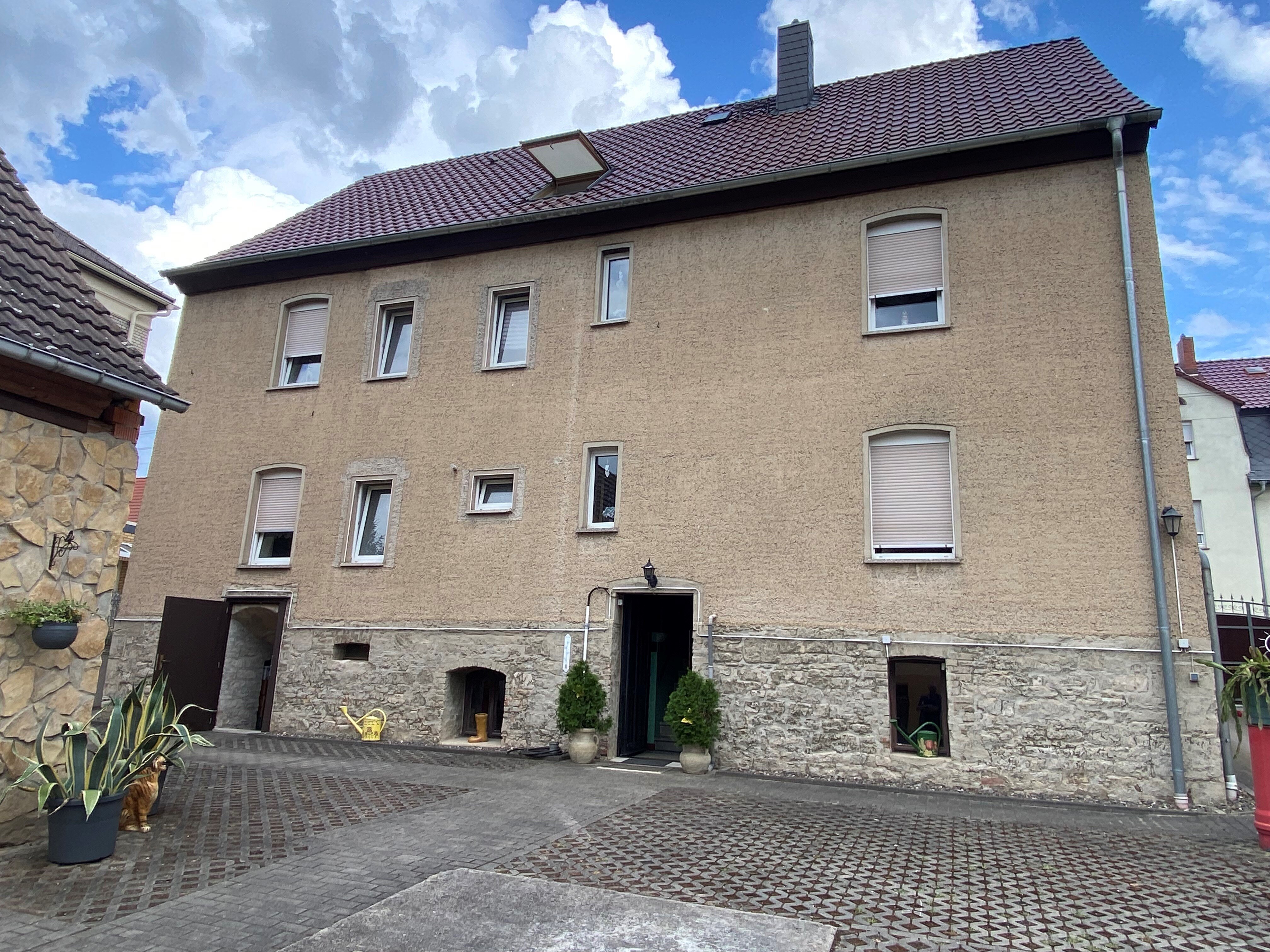 Mehrfamilienhaus zum Kauf 280.000 € 11 Zimmer 244 m²<br/>Wohnfläche 1.349 m²<br/>Grundstück Teutschenthal Teutschenthal 06179