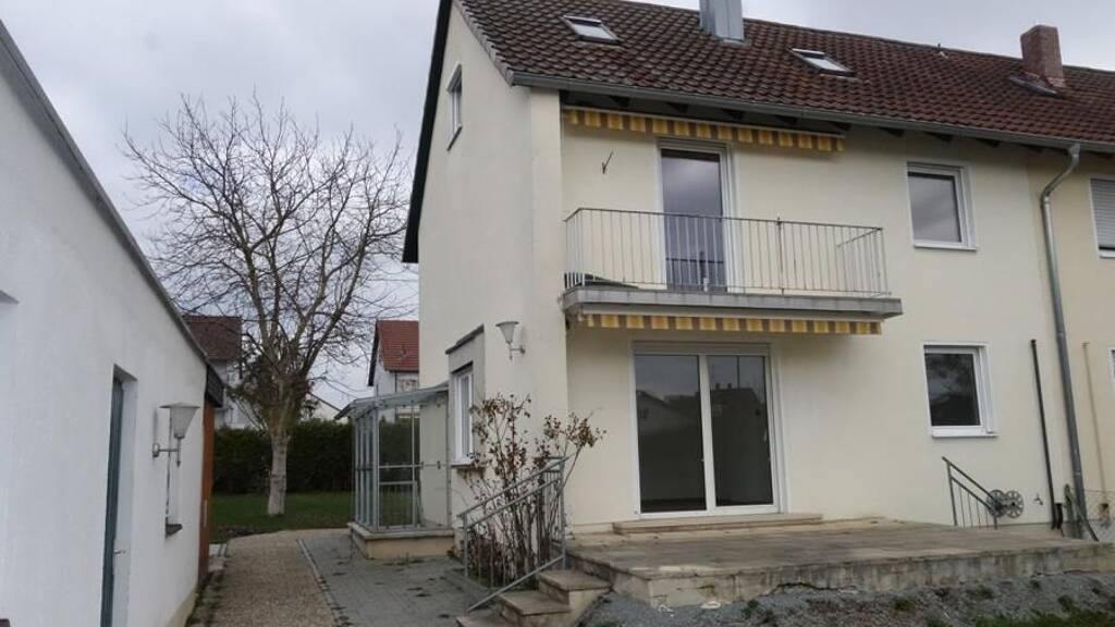 Doppelhaushälfte zum Kauf 385.000 € 5 Zimmer 105 m² 547 m² Grundstück frei ab sofort Straubing 94315