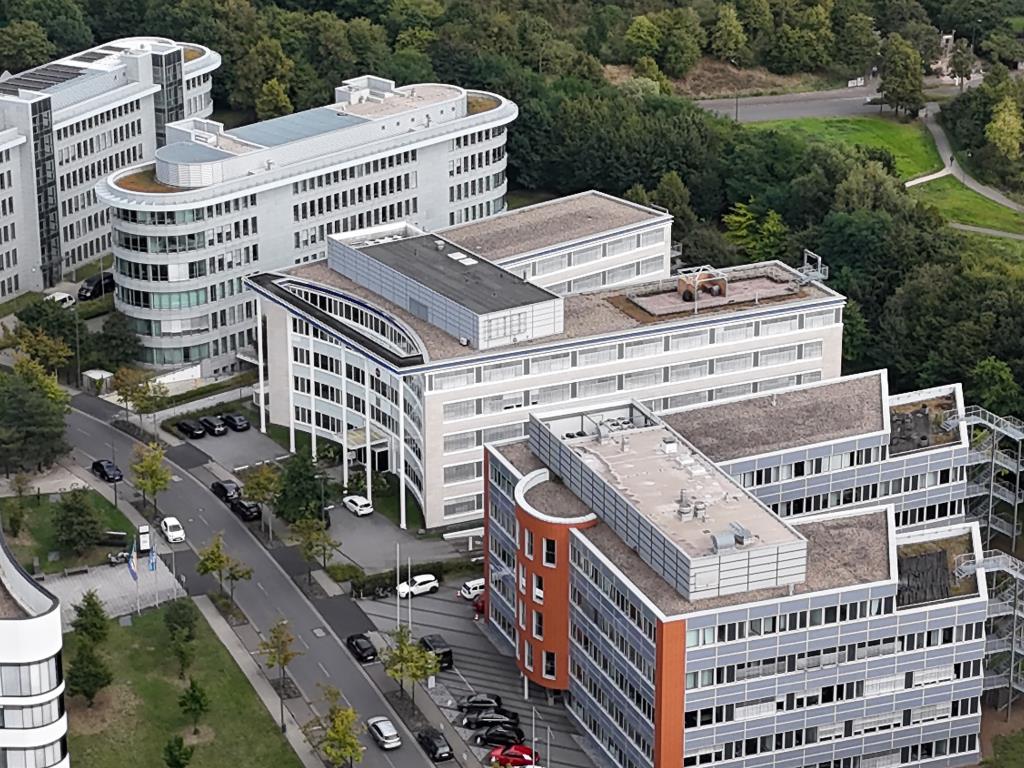 Büro-/Praxisfläche zur Miete 35.224 € 2.072,6 m²<br/>Bürofläche Peter-Müller-Straße 18 Unterrath Düsseldorf 40468