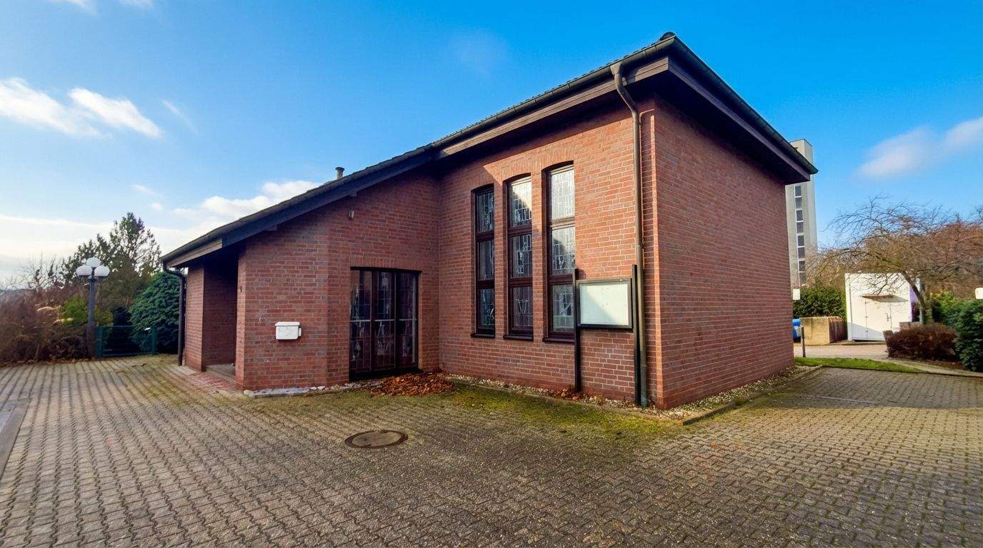 Immobilie in Mechernich - Ehemaliges Gemeindehaus - Verwandeln Sie dieses Gebäude in ein einzigartiges Loft-Zuhause - Bild 0