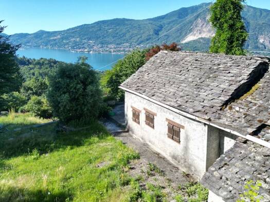 Grundstück zum Kauf 450.000 € 3.236 m² Grundstück Baugenehmigung vorhanden frei ab sofort Via per Ompio Lago Maggiore- San Bernardino Verbano 28804