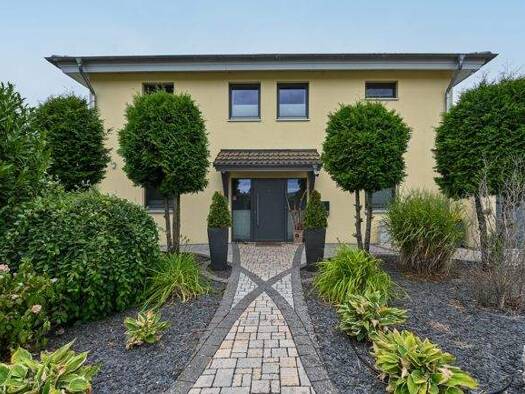 Einfamilienhaus zum Kauf provisionsfrei 799.999 € 6 Zimmer 209 m² 943 m² Grundstück Atzbach Lahnau 35633