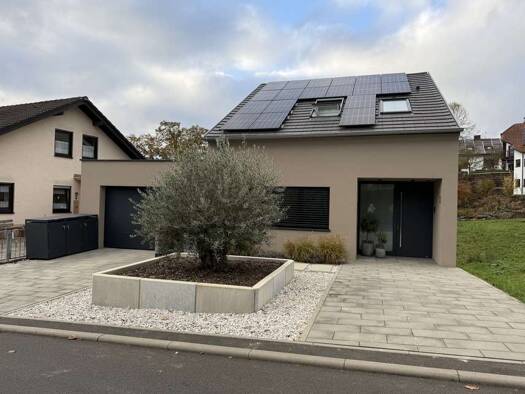 Einfamilienhaus zur Miete 2.250 € 6 Zimmer 220 m² 551 m² Grundstück frei ab 01.09.2026 Partenstein 97846