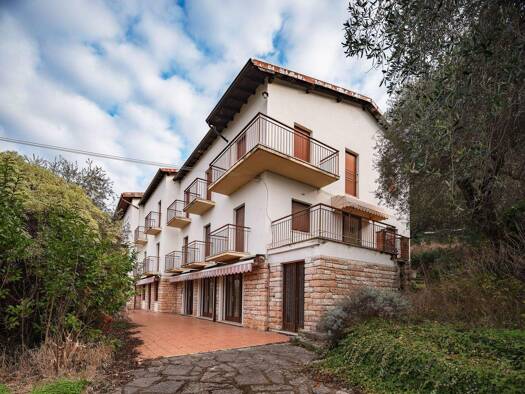 Hotel zum Kauf 2.450.000 € 41 Betten 267 m² Gastrofläche 6.750 m² Grundstück via Pai di Sotto Torri del Benaco 37010