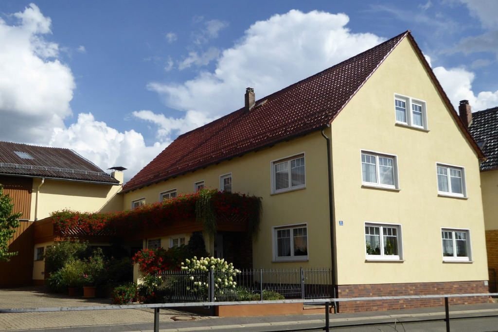 Haus zum Kauf 345.000 € 8 Zimmer 250 m²<br/>Wohnfläche 1.179 m²<br/>Grundstück Meeder Meeder 96484