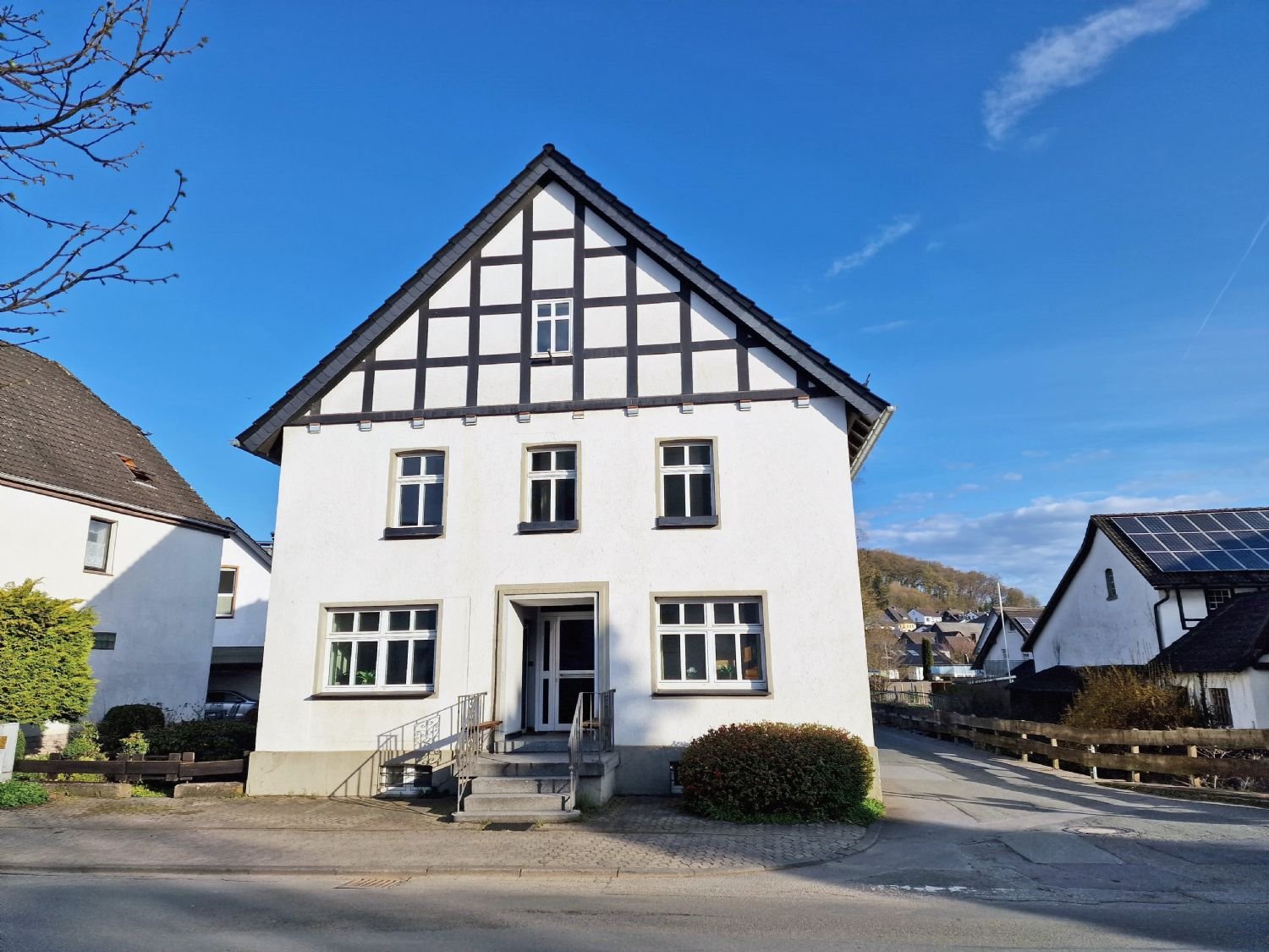 Einfamilienhaus zum Kauf 223.000 € 10 Zimmer 272 m²<br/>Wohnfläche 673 m²<br/>Grundstück Allendorf Sundern 59846