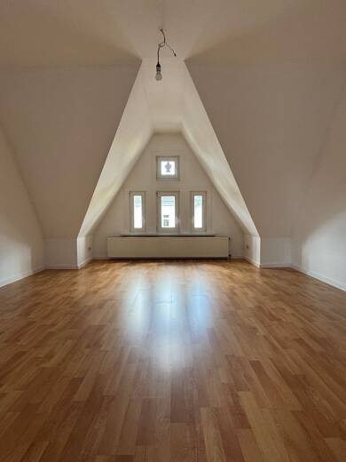 Wohnung zur Miete 800 € 4 Zimmer 95 m² Dachgeschoss, 2. Geschoss Puschkinallee 9 Mitte Gotha 99867