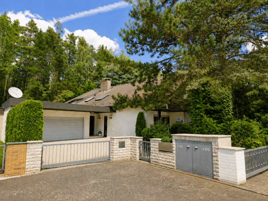 Villa zum Kauf 1.290.000 € 9 Zimmer 280 m² 1.059 m² Grundstück frei ab sofort In der Reuth Erlangen 91056