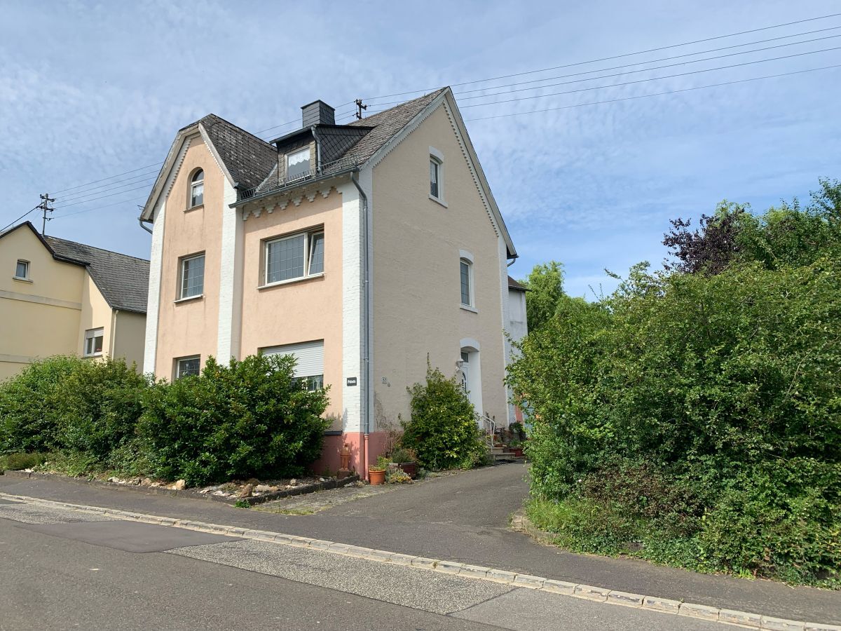 Haus zum Kauf als Kapitalanlage geeignet 210.000 € 7 Zimmer 167 m²<br/>Wohnfläche 1.300 m²<br/>Grundstück Gondershausen 56283