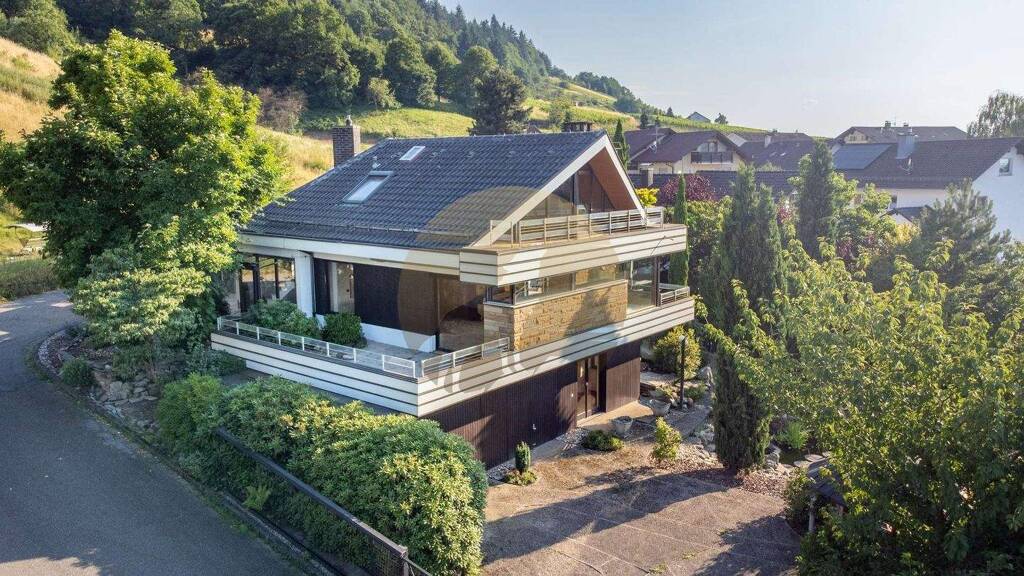 Einfamilienhaus zum Kauf 650.000 € 8 Zimmer 346,7 m² 1.009 m² Grundstück Neuweier Baden-Baden 76534