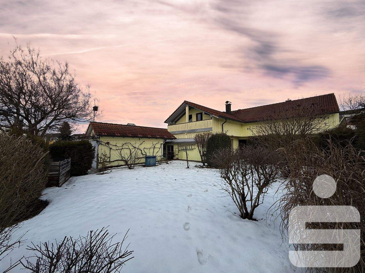 Haus mit Ausbaupotenzial in Waldkraiburg