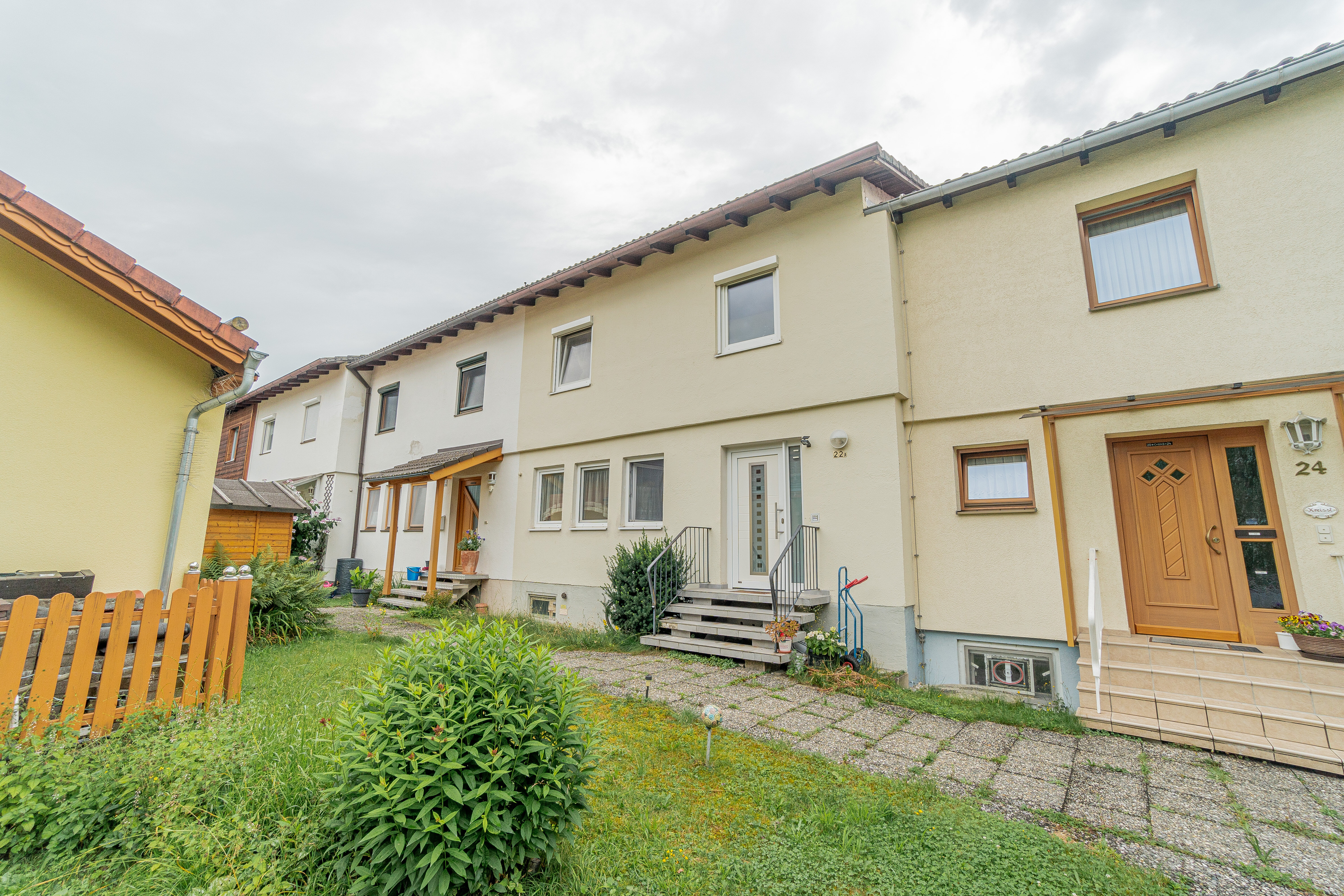 Mehrfamilienhaus zum Kauf 345.000 € 4 Zimmer 112,4 m²<br/>Wohnfläche 242 m²<br/>Grundstück Turnerweg 22A Rosenheim 83026