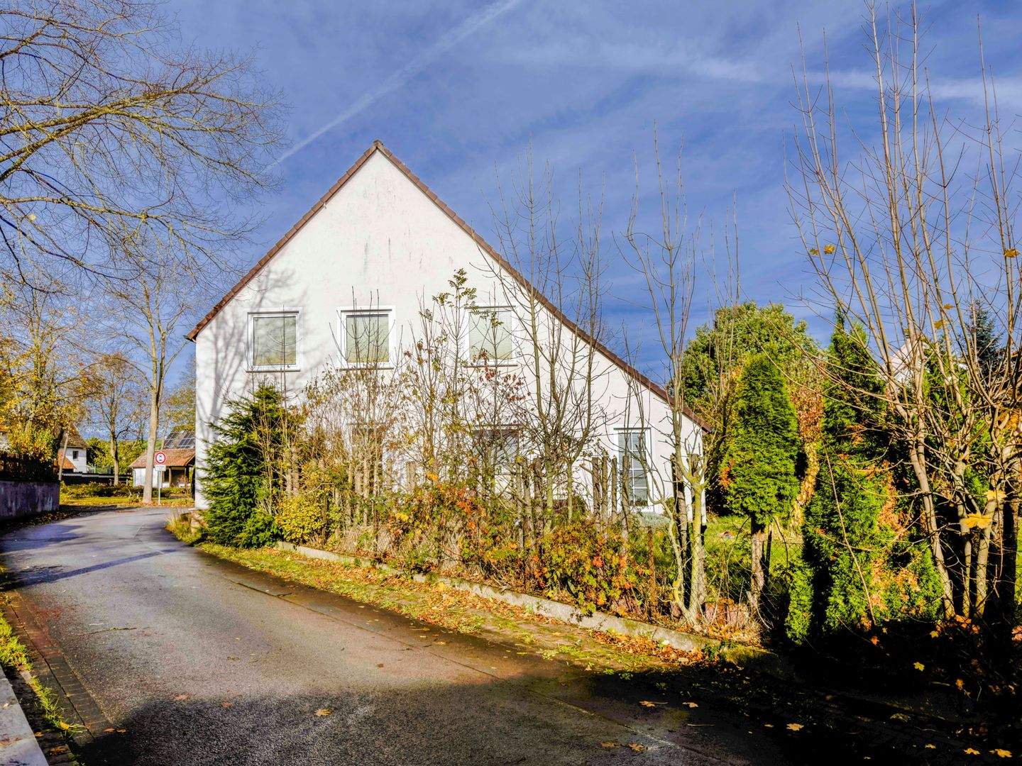 Immobilie in Willebadessen - Familienfreundliches Wohnhaus in Löwen mit Garten, Terrasse und Wintergarten - Bild 1