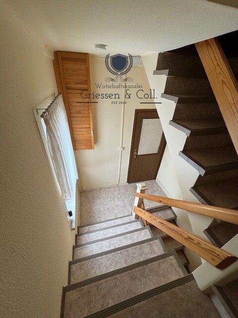 Immobilie in Gotha - Leerstehendes kleines 3 FH zum Eigennutz, Vermietung oder FEWO mit Garage & Stellplätzen - Bild 2