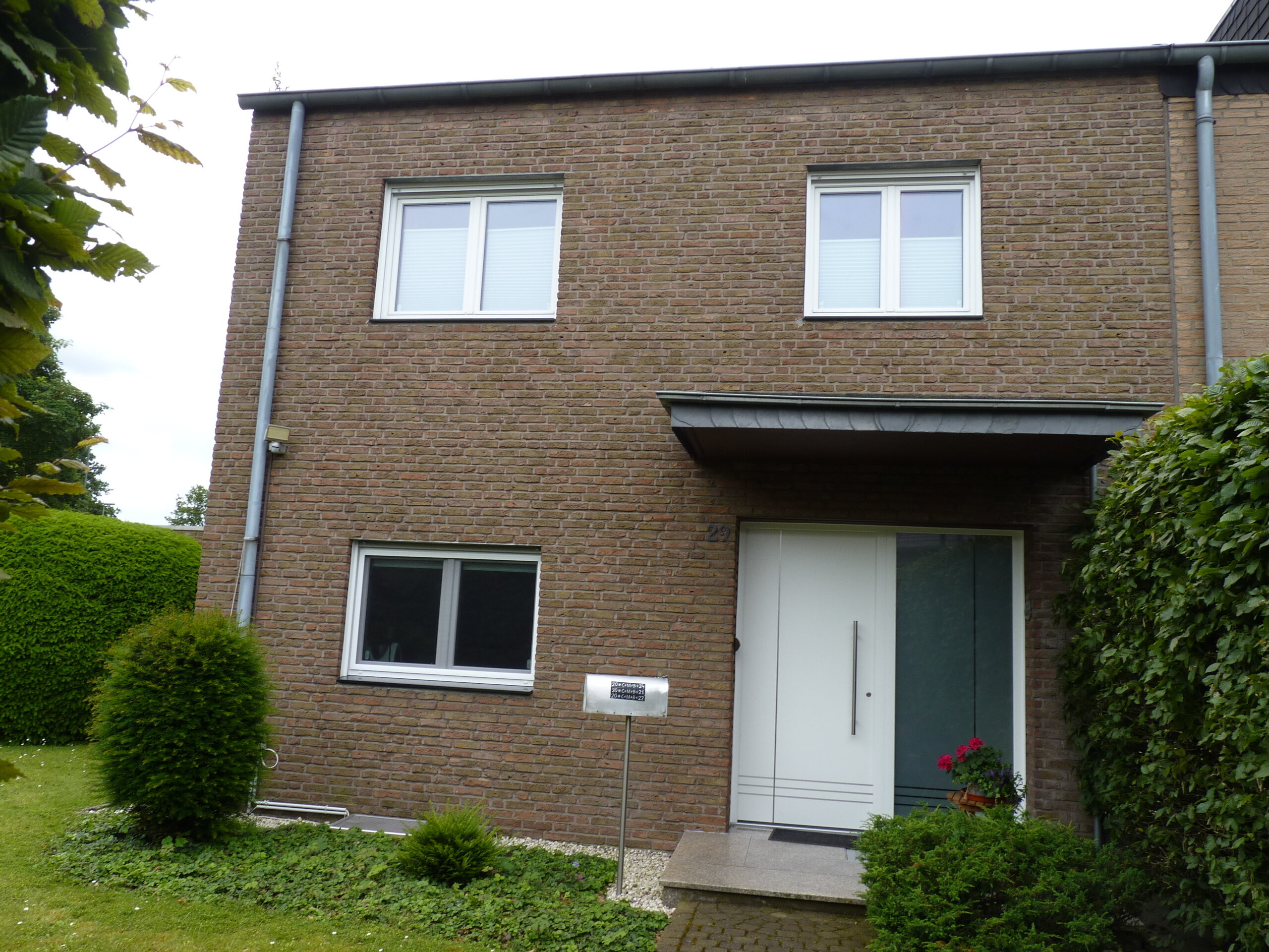 Haus zum Kauf 598.000 € 5 Zimmer 186 m²<br/>Wohnfläche 490 m²<br/>Grundstück Grefrath Neuss 41472