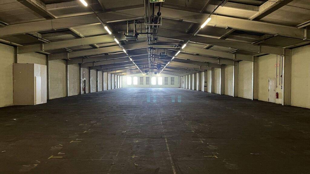 Lagerhalle zur Miete provisionsfrei 2.200 m² Lagerfläche Im Gewerbepark 1 Hunderdorf 94336