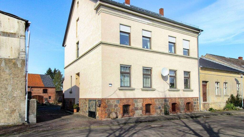 Reihenendhaus zum Kauf 170.000 € 8 Zimmer 218,1 m² 4.980,1 m² Grundstück Nebelin Karstädt 19357