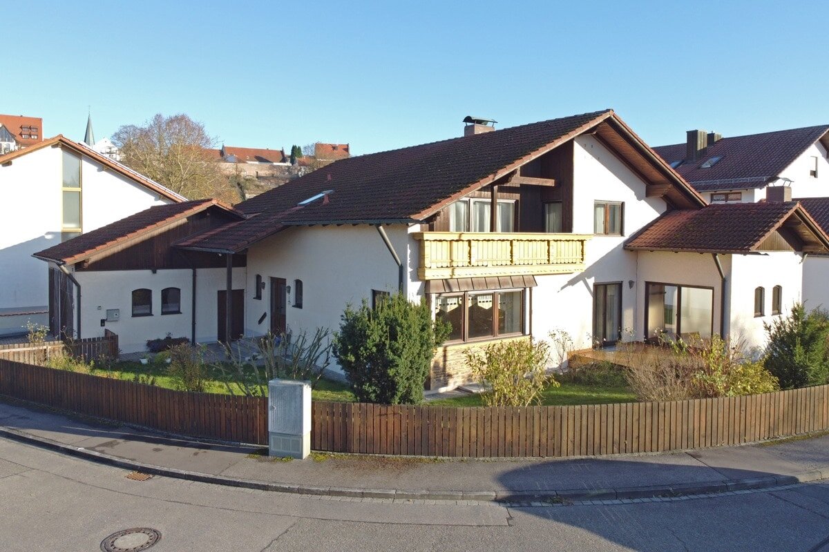 Einfamilienhaus zum Kauf 465.000 € 8 Zimmer 267 m²<br/>Wohnfläche 704 m²<br/>Grundstück Dingolfing Dingolfing 84130