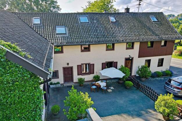 Haus zum Kauf 7 Zimmer 198,2 m² 7.208 m² Grundstück Paustenbach Simmerath 52152