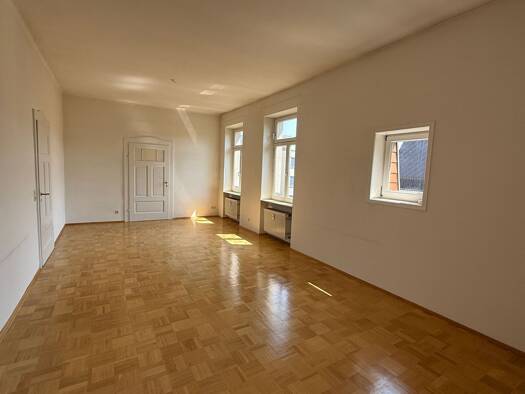Wohnung zur Miete 1.365 € 5 Zimmer 130 m² Geschoss 2/3 frei ab sofort Frauenberg Fulda 36039