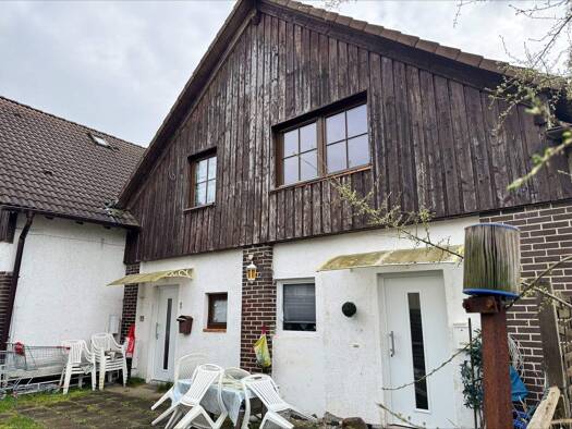 Reihenmittelhaus zum Kauf 180.000 € 7 Zimmer 233 m² 1.320 m² Grundstück Gombeth Borken (Hessen) 34582