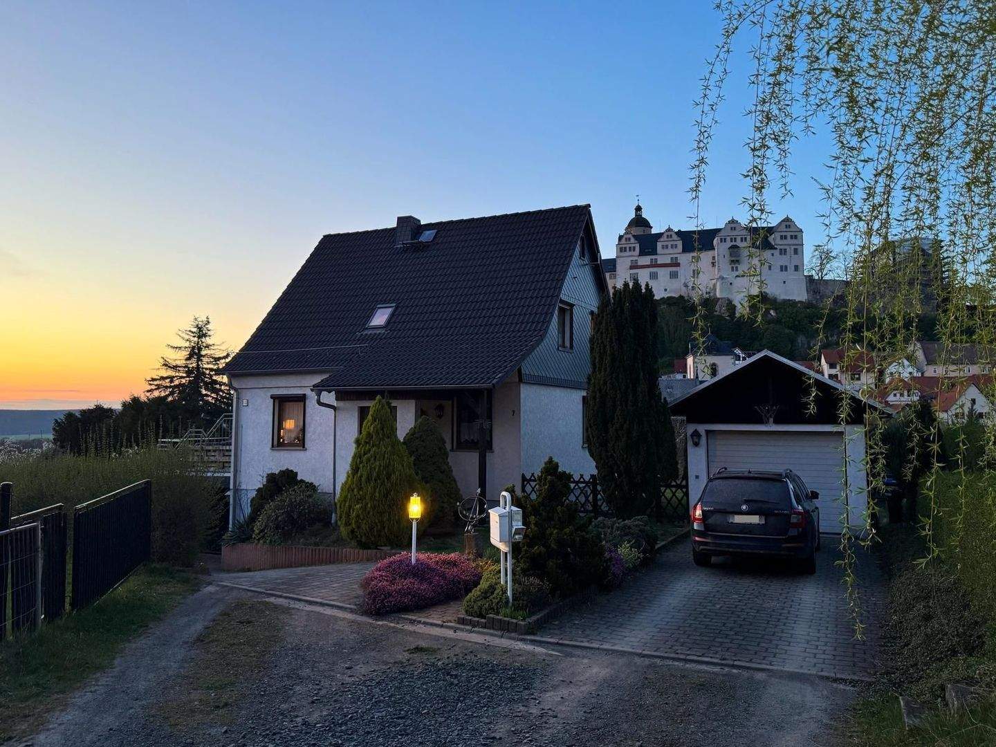 Immobilie in Ranis - Haus mit Burgblick in Ranis | EFH | Einfamilienhaus | gr. Garten | Küche EBK | Keller | Terrasse | ab sofort  - Bild 0