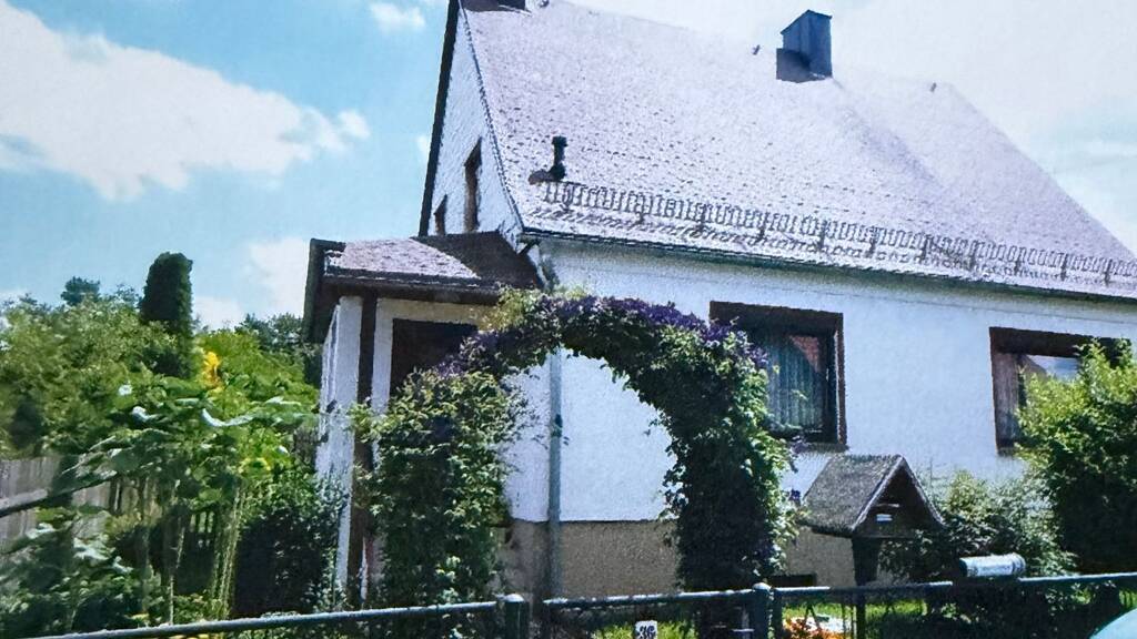 Einfamilienhaus zum Kauf provisionsfrei 250.000 € 5 Zimmer 120 m² 686 m² Grundstück Gehren 98694