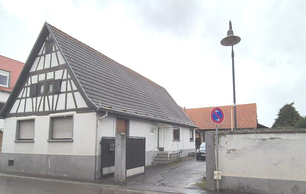 Immobilie in Jockgrim - Ein ansprechendes Anwesen mit Scheune, Garten, und div. Nebengebäuden     - Bild 0