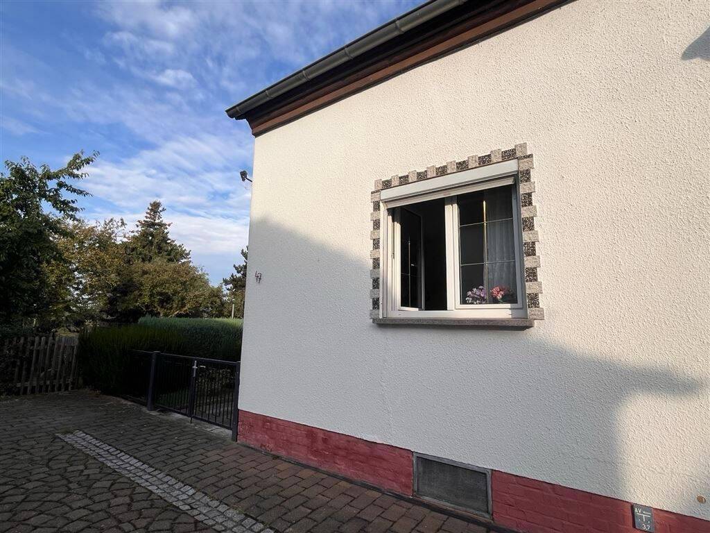 Immobilie in Groitzsch - Kleine, gemütliche DHH  mit Keller+ Garage mit günstigen Betriebskosten... - Bild 1