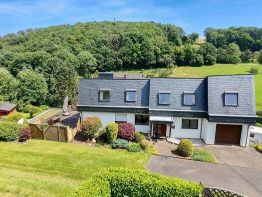 Einfamilienhaus zum Kauf 427.000 € 8 Zimmer 310 m² 1.750 m² Grundstück Straßenhaus 56587