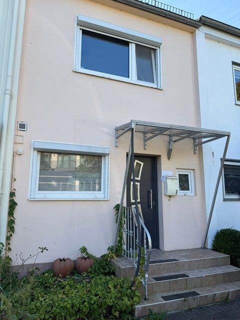 Kleines charmantes Mittelreihenhaus mit ausgebautem  Dachgeschoss, Doppelcarport und Garage