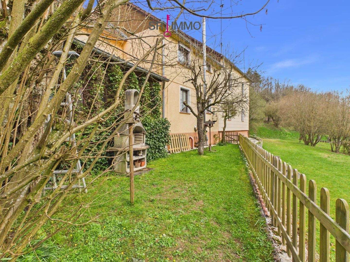 Immobilie in Heilbach - Liebevoll gepflegtes Einfamilienhaus mit idyllischem Garten und romantischem Bachlauf - Bild 3