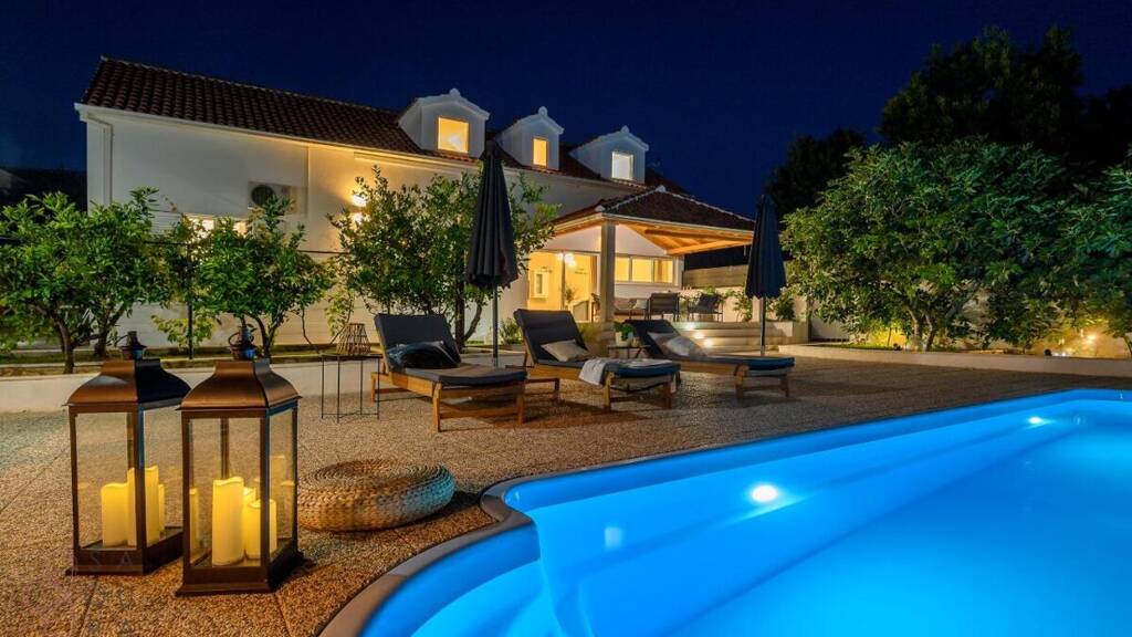 Villa zum Kauf 1.500.000 € 6 Zimmer 196 m² 520 m² Grundstück Porec 34340