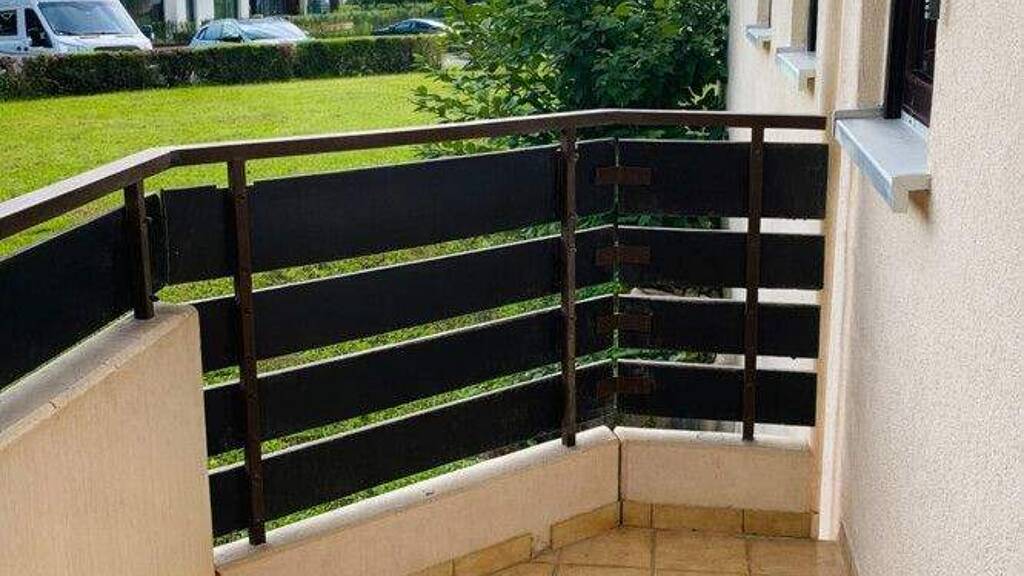 Immobilie in Efringen-Kirchen - Sanierte 3 Zimmer Wohnung mit zwei Balkonen und zwei Stellplätzen! - Bild 2