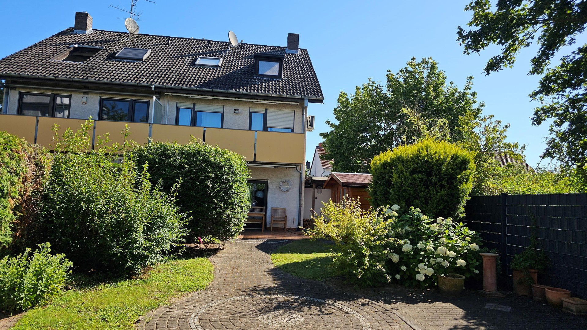 Doppelhaushälfte zur Miete 1.550 € 6 Zimmer 187 m²<br/>Wohnfläche 309 m²<br/>Grundstück ab sofort<br/>Verfügbarkeit Jügesheim Rodgau 63110