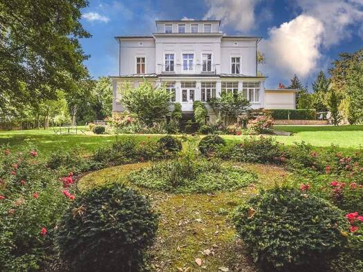 Villa zum Kauf provisionsfrei 3.075.000 € 9 Zimmer 490 m² 3.800 m² Grundstück Radebeul 01445