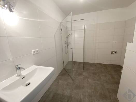 Immobilie in Eggelsberg - Haus zum Kauf - Eggelsberg - 747.000 € - 6 Zimmer, 181 m² - Bild 2