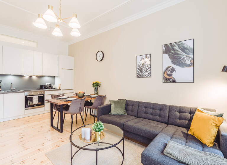 Wohnung zur Miete 3.100 € 2 Zimmer 70 m²<br/>Wohnfläche 31.05.2025<br/>Verfügbarkeit Prenzlauer Berg Berlin 10405