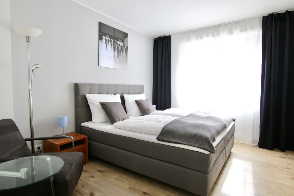 Wohnung zur Miete Wohnen auf Zeit 2.289 € 1 Zimmer 39 m²<br/>Wohnfläche 31.03.2025<br/>Verfügbarkeit Leostraße Ehrenfeld Köln 50823