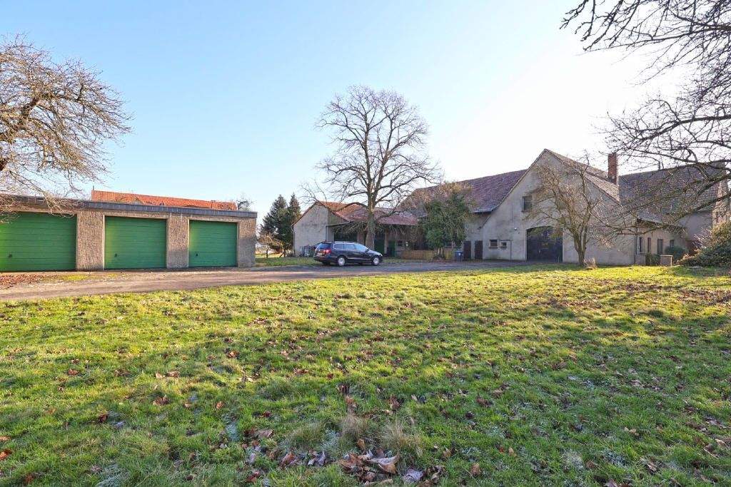 Immobilie in Lübbecke - Ehemaliges landwirtschaftliches Gebäude mit etwa 2,5 ha Land - Bild 0