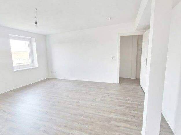 Wohnung zur Miete 601 € 3 Zimmer 89,7 m² frei ab 01.02.2026 Große Diesdorfer Straße 36b Stadtfeld Ost Magdeburg 39108
