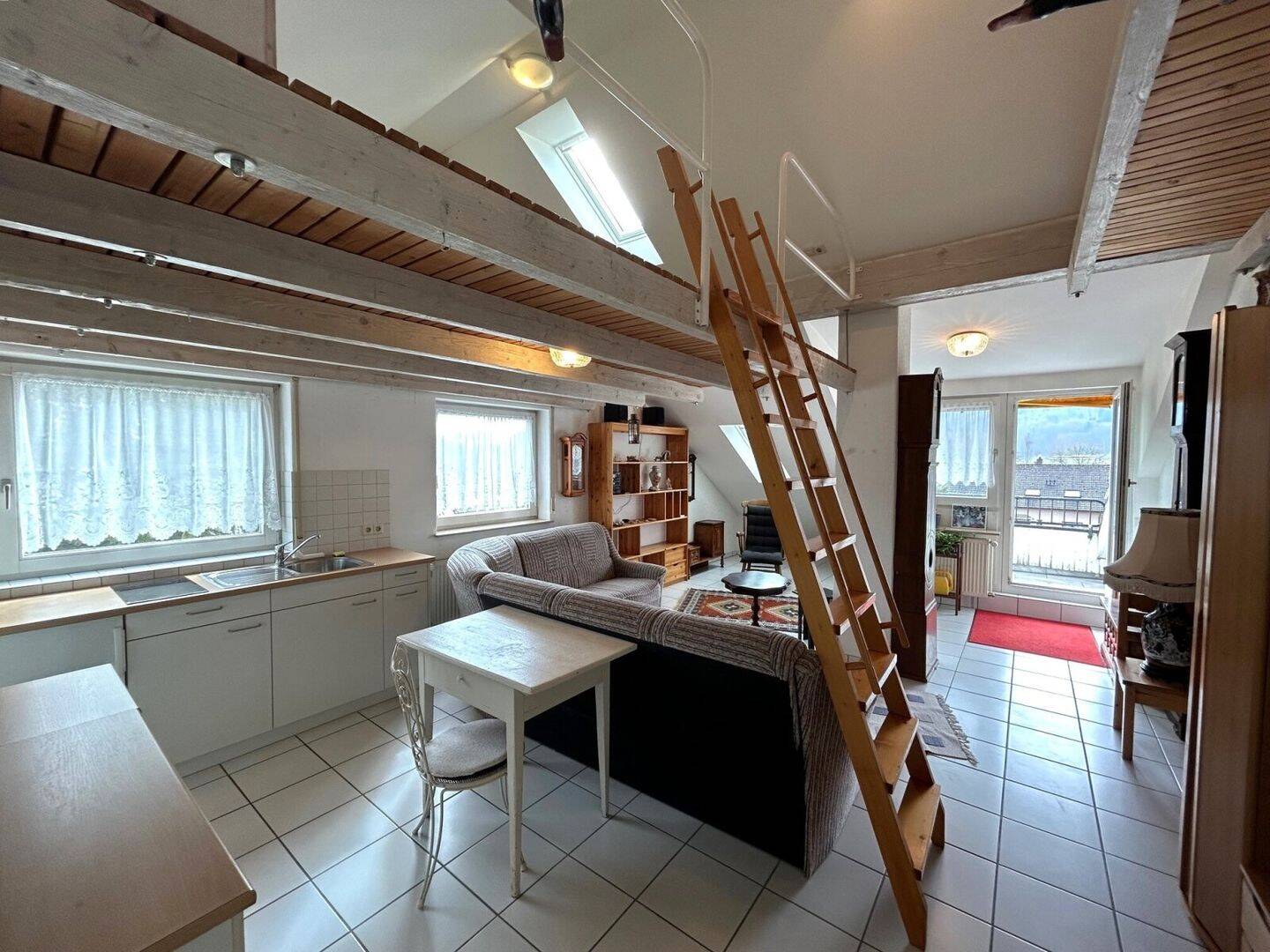 Immobilie in Büsingen am Hochrhein - **Schickes DG- Apartment mit RHEINBLICK, Loggia, PKW Stellplatz...** - Bild 1